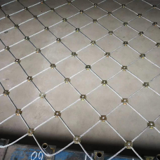 Сетка нержавеющая тросовая со скобочным креплением и ромбической ячейкой Н4 7х7 AISI 316 25х43х1 мм